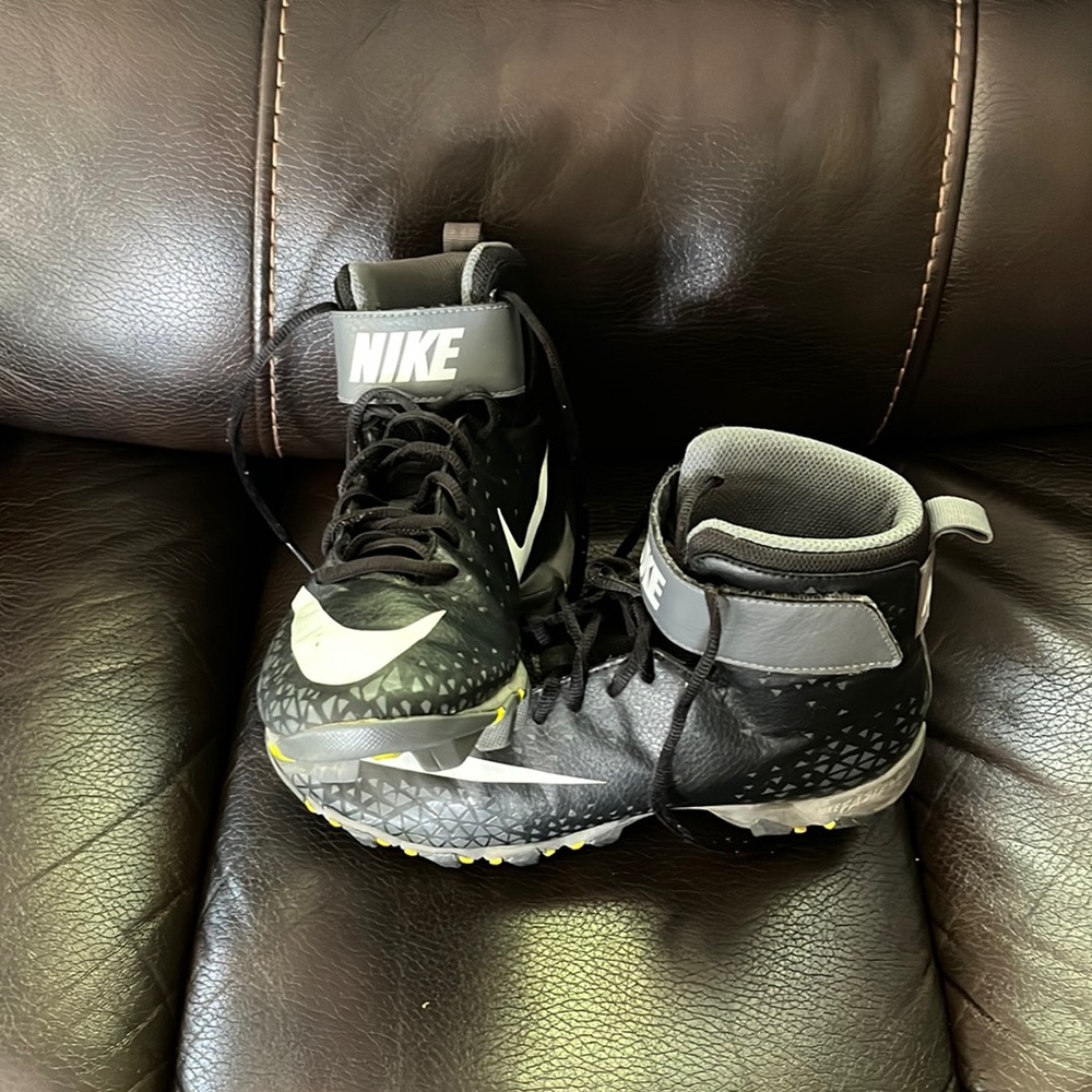 Nike football cleats youth boys size 6